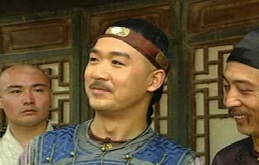 《康熙微服私访记》里面有买官的一段，请问这是在哪一部的什么故事里面啊?