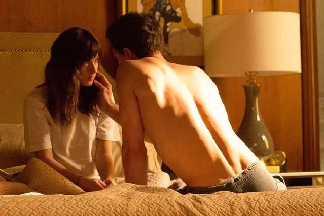 电影《五十度灰》:豆瓣评分5.1,为什么被说是西方言情电影的粗俗代表?