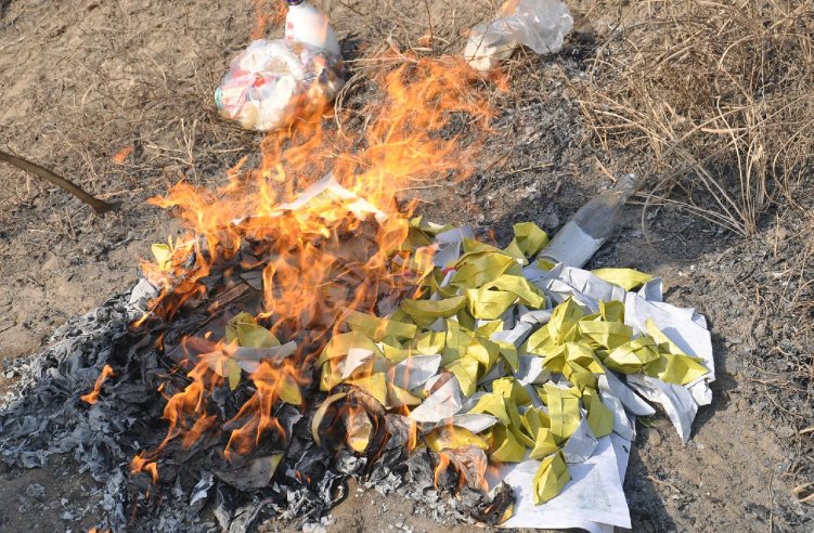 给亡人烧纸时说三句话