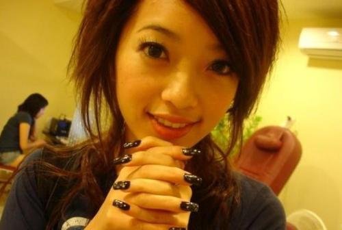 黑涩会美眉彤彤举行婚礼，你对她了解多少呢？