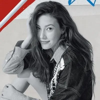 谷爱凌曾自己化妆拍性感大片，她的时尚感有多强？