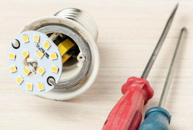 大学宿舍506寝室灯灭了之后如何处理？