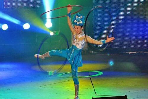 90后女孩一分钟摇300个呼啦圈，背后有何感人的故事