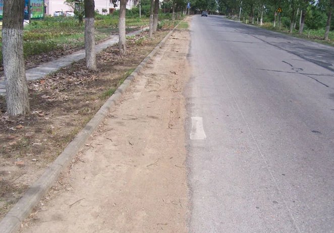 公路土路肩的宽度是多少？