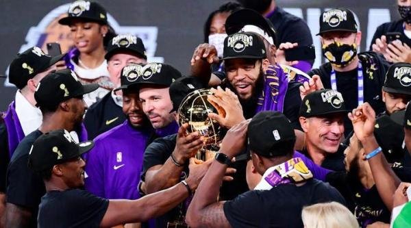 喊出我们的口号：湖人总冠军！