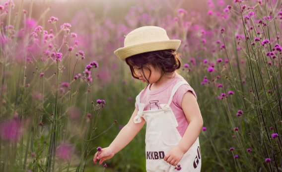 类似白白胖胖的押韵句子有哪些？