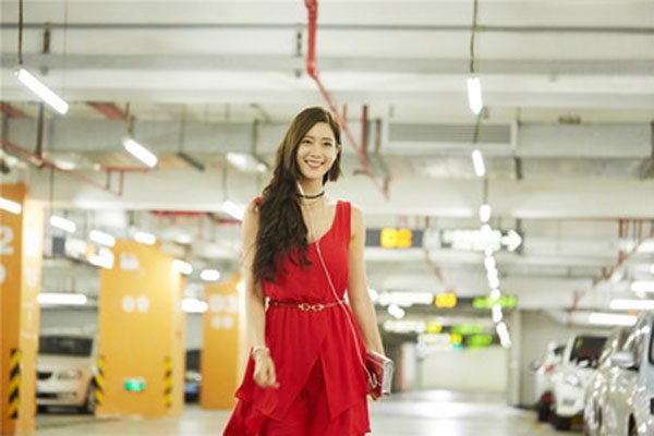 李成敏情圣有裸露镜头吗 一闪而过的露出底裤