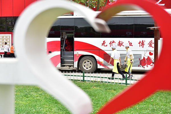 有奉献精神的诗句