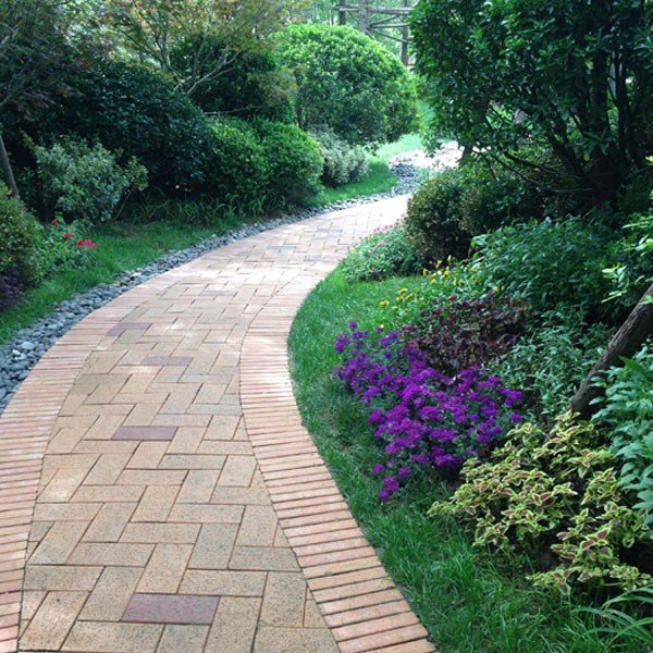 四川一小区绿化带发现男尸是怎么回事