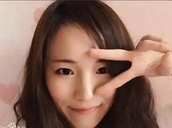 刘鑫首次召开发布会，现场痛哭，记者们的提问有多犀利？