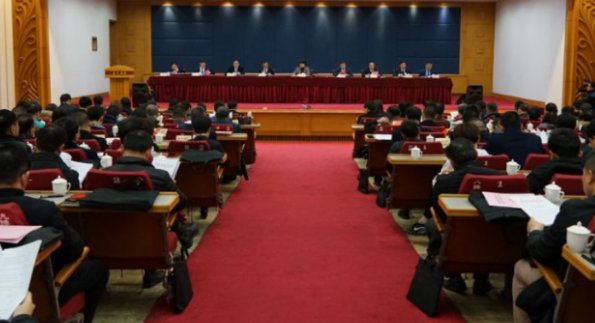 开会时排座位有何讲究啊？