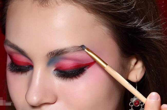 画眉之风起于战国时期,古代女子最早是用什么画眉的