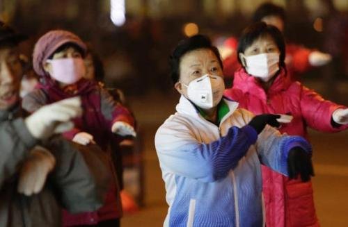 广东一男子戴十层口罩出门，多戴一些口罩有什么作用？