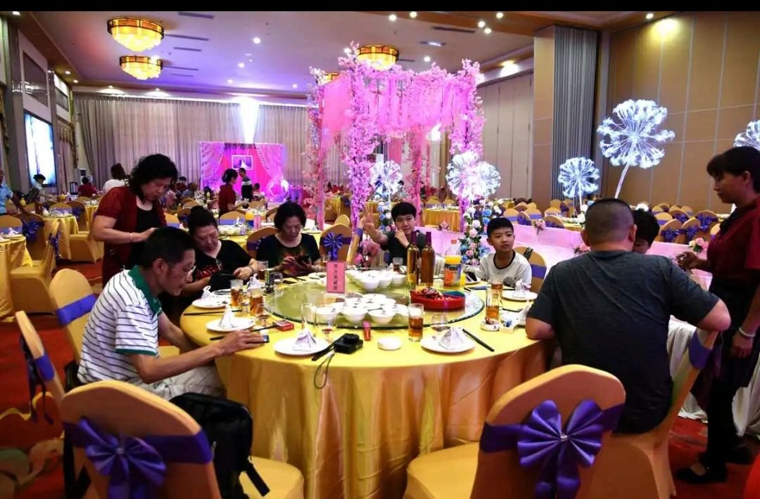 金秋邀亲友喜庆爱女新婚宴求下联