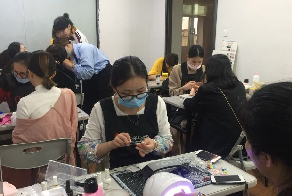 学美甲要花多少钱？