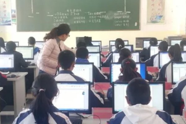 出库入库库存自动增减表格怎么做