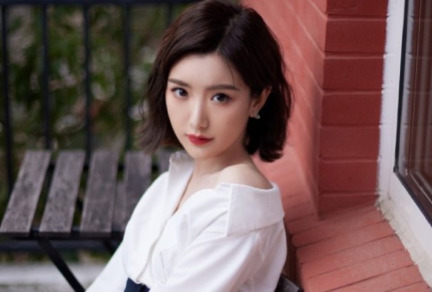 网友曝毛晓彤拒绝给父亲5000万，结果如何？