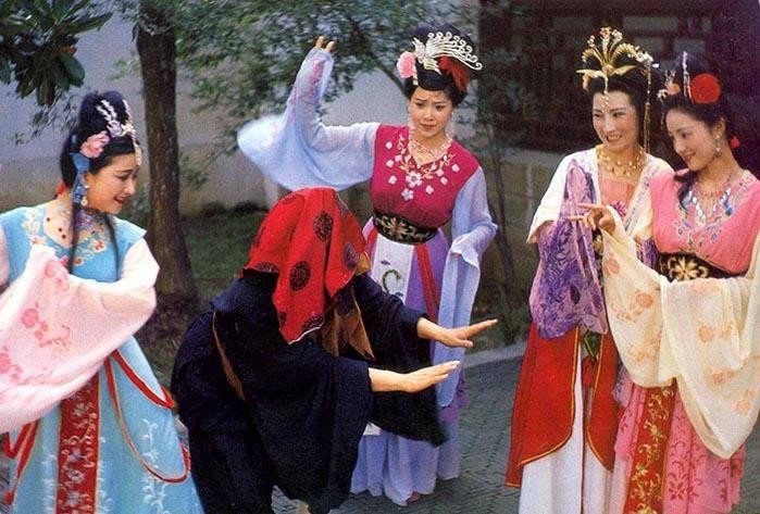 猪八戒在高老庄招亲的情节概括。