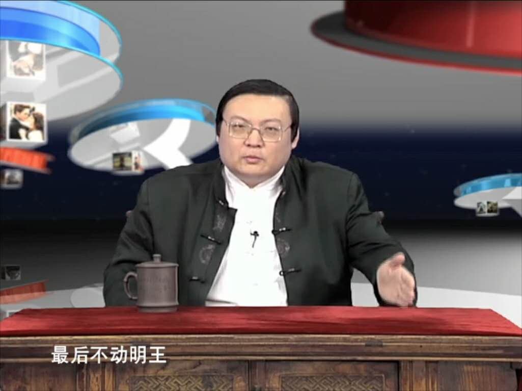 45岁却坚决不要孩子！梁宏达的《老梁说天下》为何这么多网友喜欢？