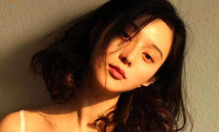 二次曝光讲了什么？