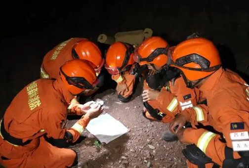 湖北一男孩在山林走失2天2夜自救成功，他到底做了什么？