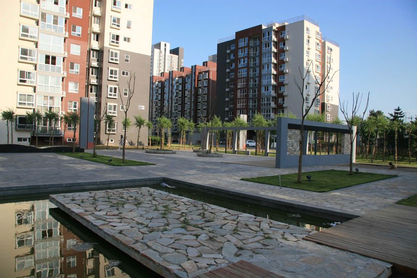 四川一小区绿化带发现男尸是怎么回事