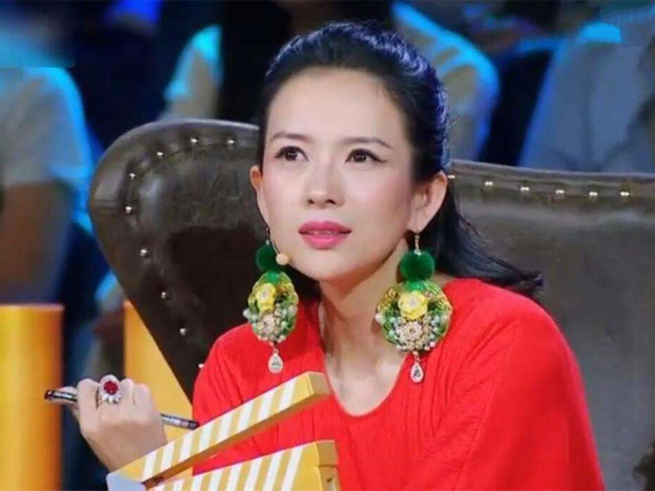 章子怡深夜和导演聚餐,两人合影显亲密,汪峰是什么感受?