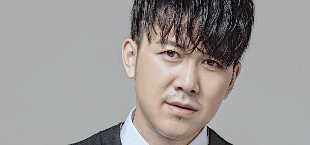 多想抱着你哭歌词