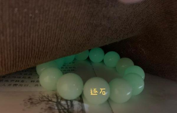 硼铝酸锶和萤石