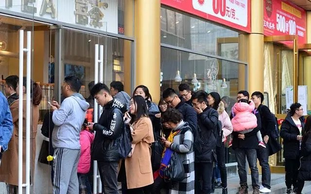 上海小店复市难，2个月损失100万营业额，这说明了什么？