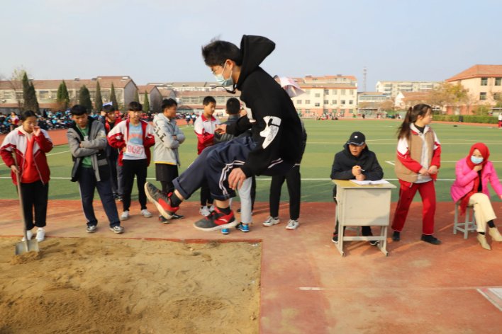 赞跳远运动员赞词