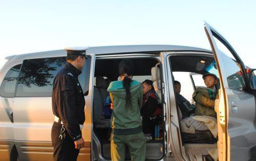 湖南一客车核载19人实载40人，涉事司机会被如何处罚？