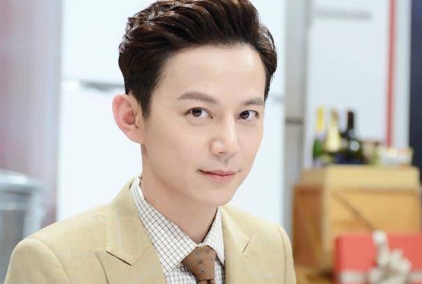 柴格和何炅什么关系