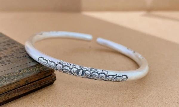 纯银多少钱一克2025年价格表 纯银回收价格多少钱