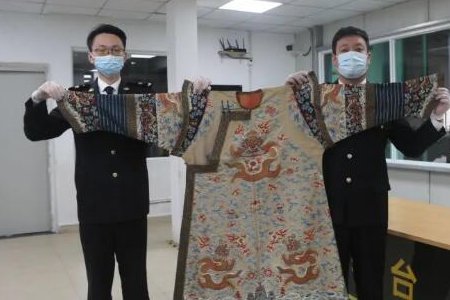 清代龙袍变女装被海关查获，这到底是怎么回事？